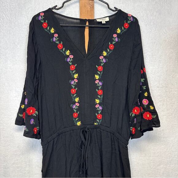 Umgee Black‎ 3/4 Bell Sleeve Floral Embroidered Romper Size M - Picture 2 of 10